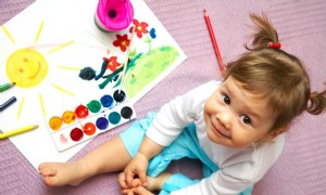 So helfen Sie Ihrem Kleinkind, ein Nickerchen zu machen 