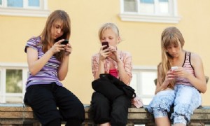 Wie man Jugendliche dazu bringt, Social Media zu verlassen und sich auf den Sommer einzustellen 