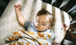 Dies sind laut Experten die Vor- und Nachteile des Schlaftrainings 