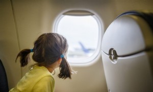 Das Fliegen mit Kindern wird durch die Aufhebung der Reisemaskenpflicht noch komplizierter 
