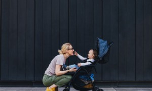 Hier ist der gängige Preis für Babysitting in jedem Bundesstaat 