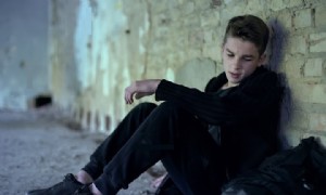 Außer Kontrolle geratene Teenager – Brutale Wahrheit darüber, was zu tun ist, wenn sie nach Hause kommen 